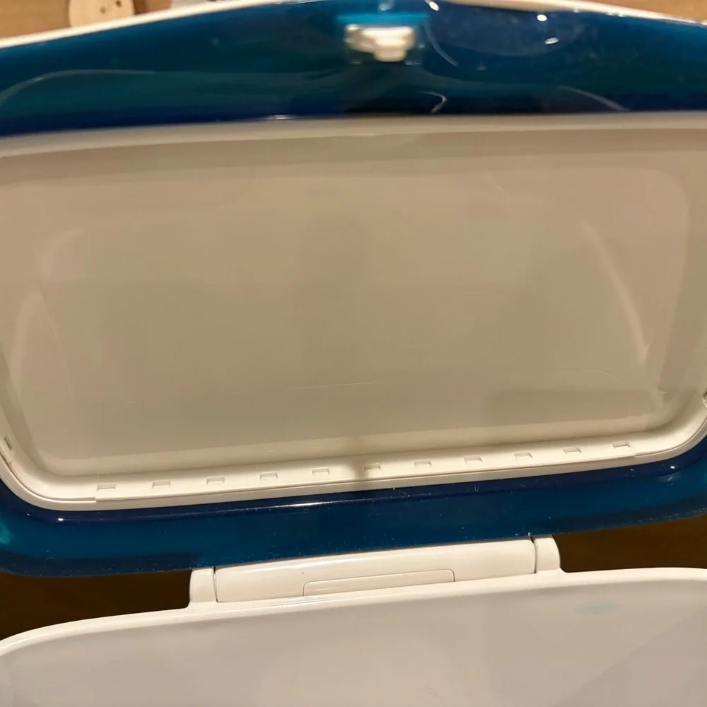 OXO White and Blue Wipe Dispenser